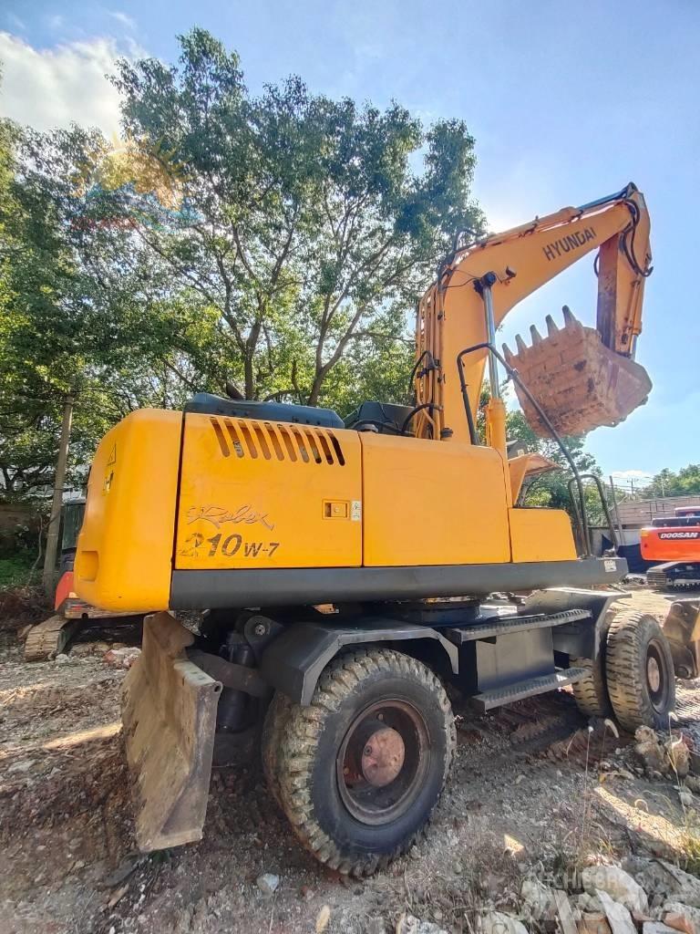 Hyundai R210W-7 Wheeled excavators