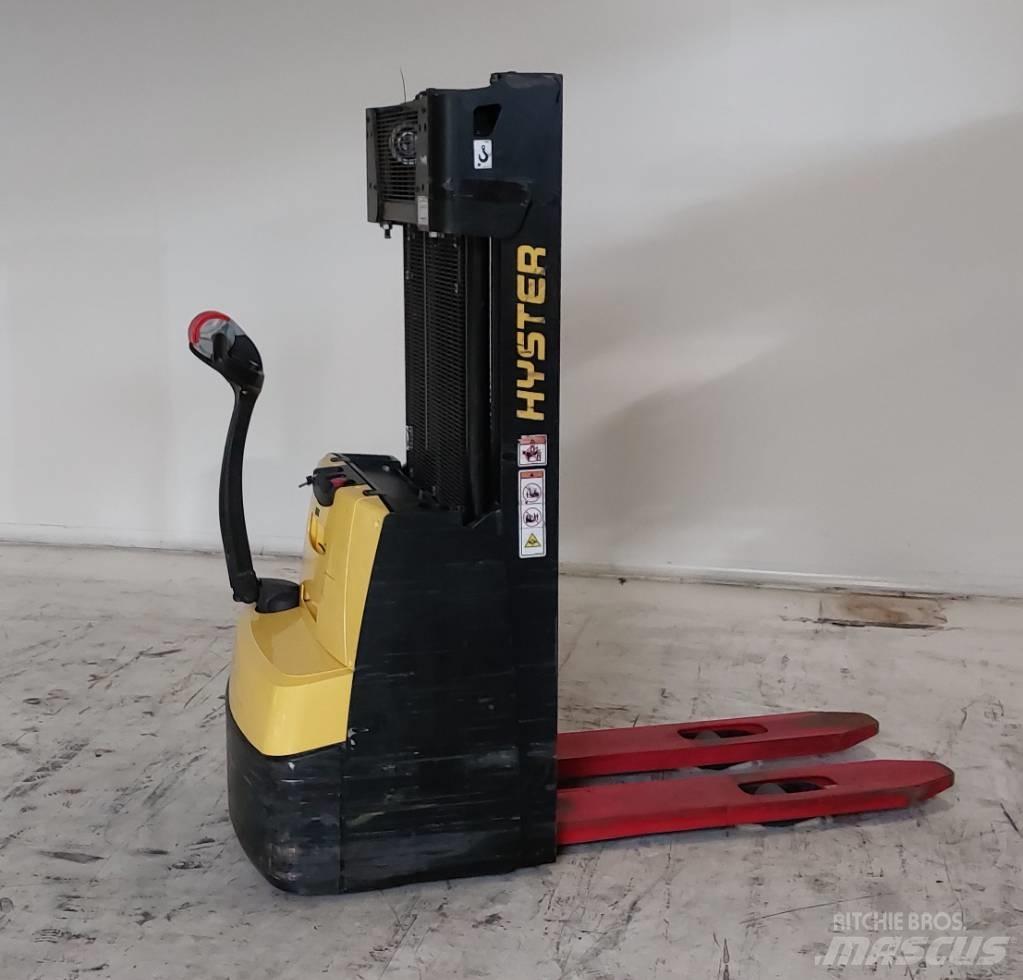 Hyster S 1.0 Pedestrian stacker
