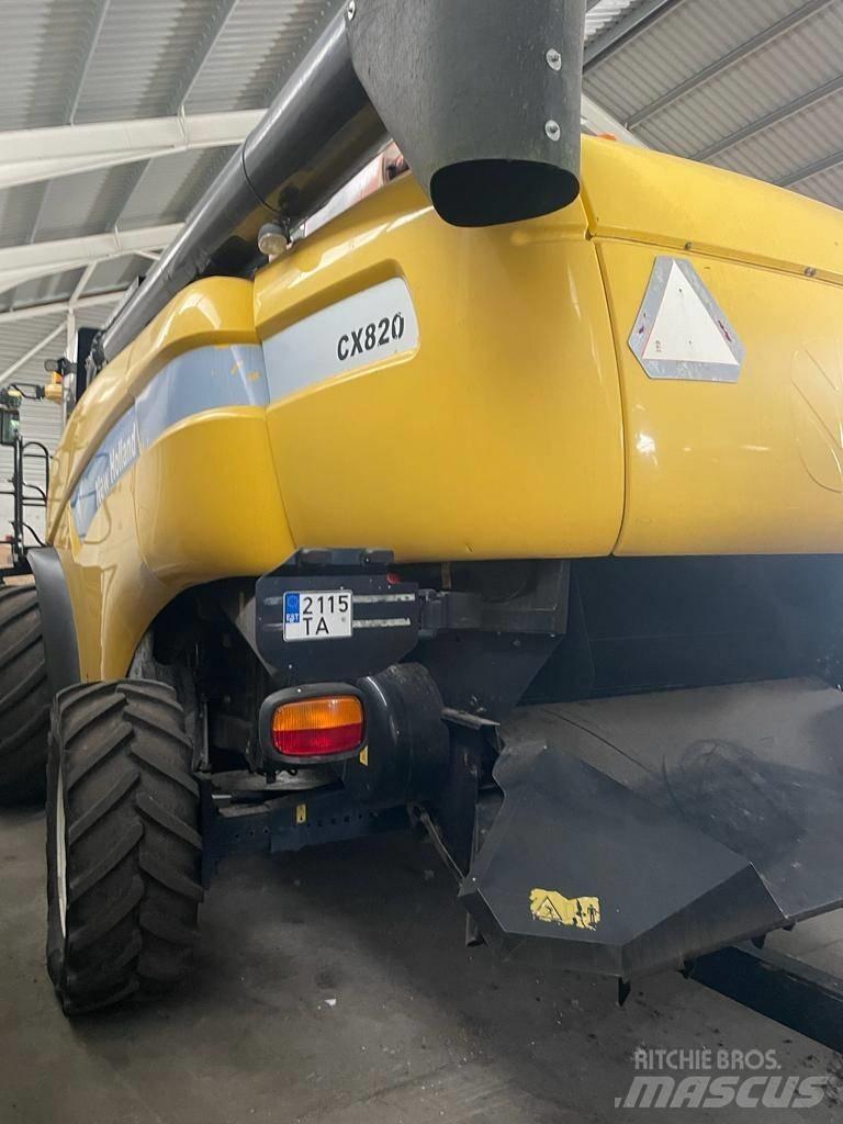 New Holland CX 820 Combine harvesters