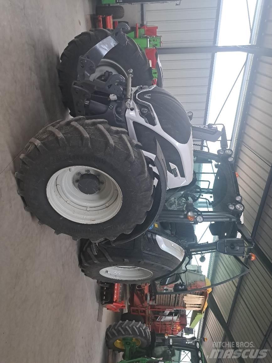 Valtra N155 Tractors