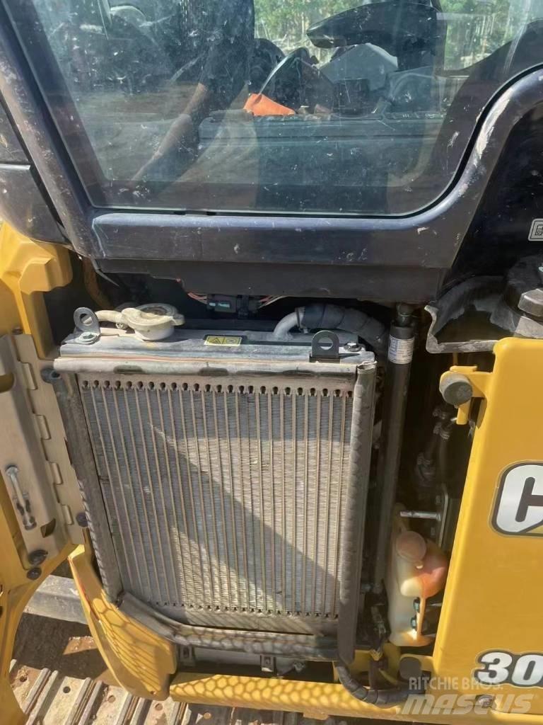 CAT 302 Mini excavators < 7t (Mini diggers)
