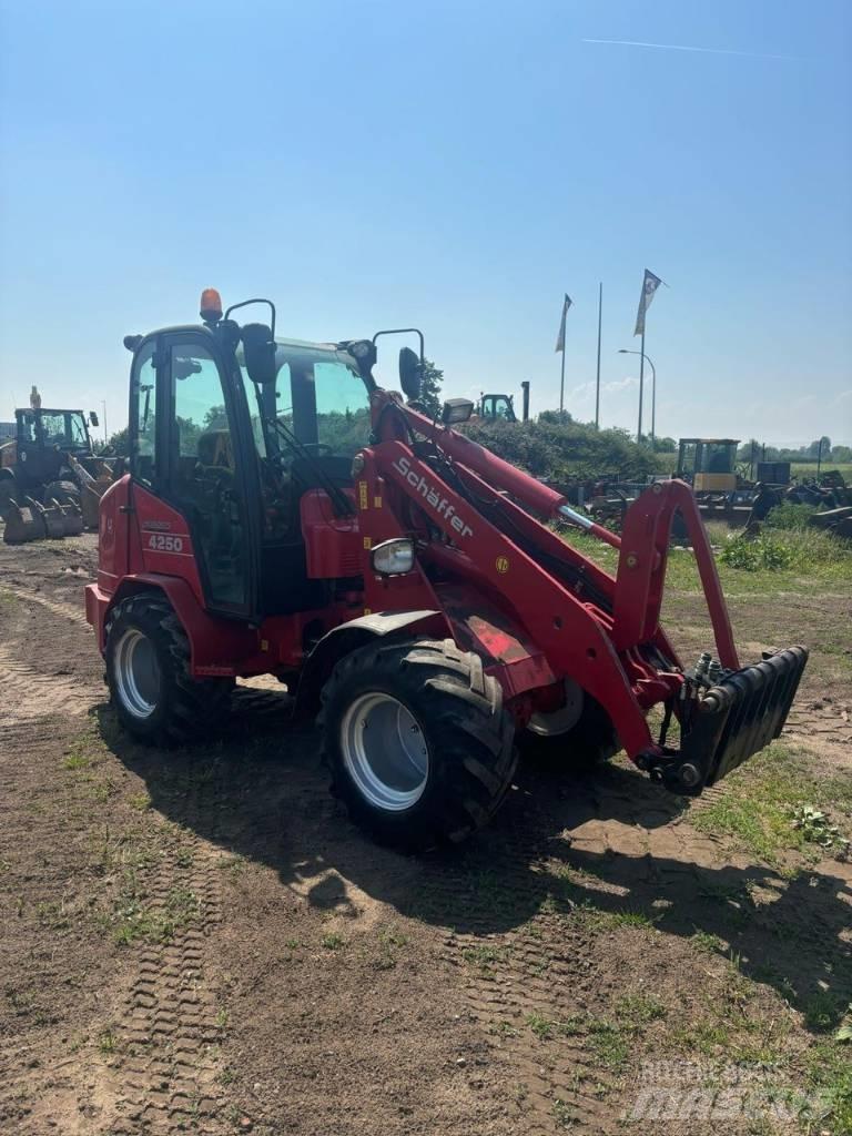 Schäffer 4250 Mini loaders
