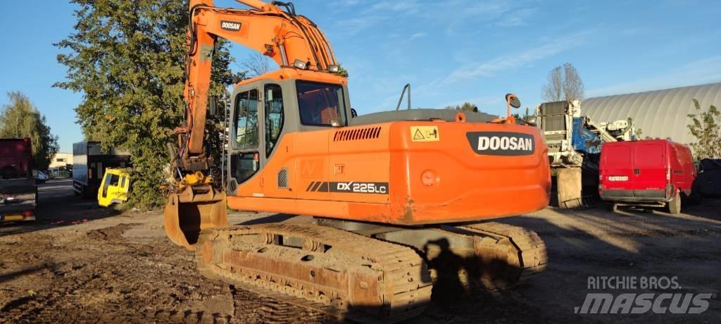 Doosan 225 LC Crawler excavators