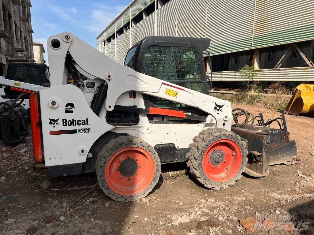 Bobcat S750 Skid steer loaders