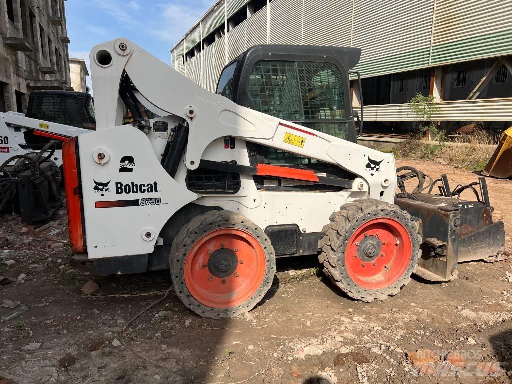 Bobcat S750 Skid steer loaders