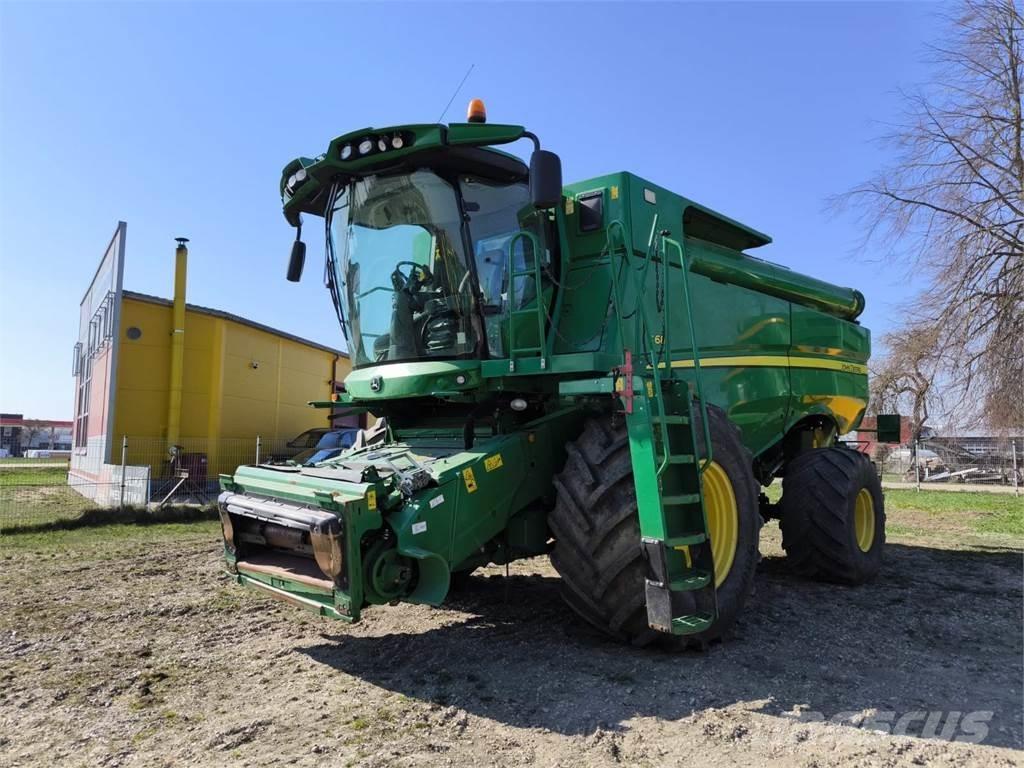 John Deere S685 Combine harvesters