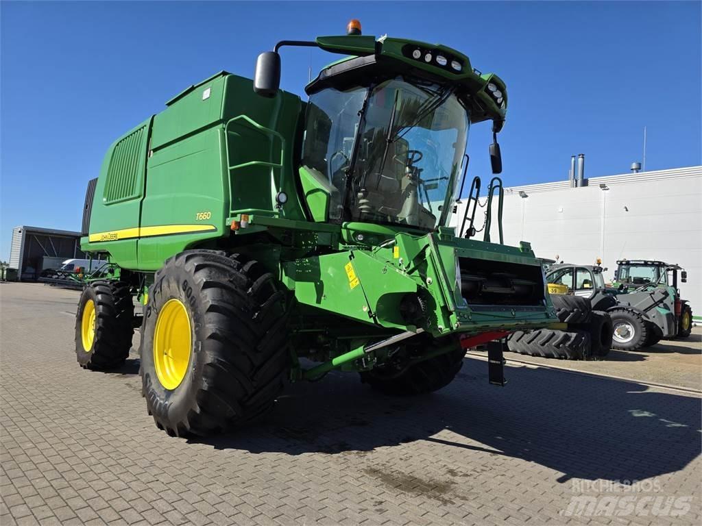 John Deere T660 Combine harvesters
