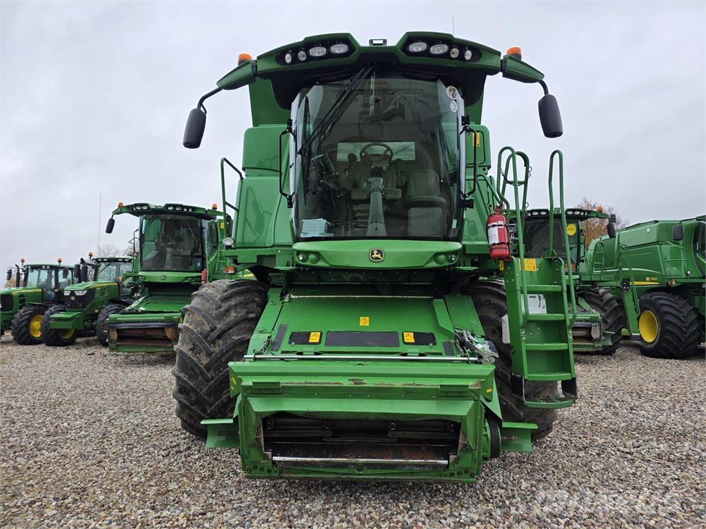 John Deere T660 Combine harvesters