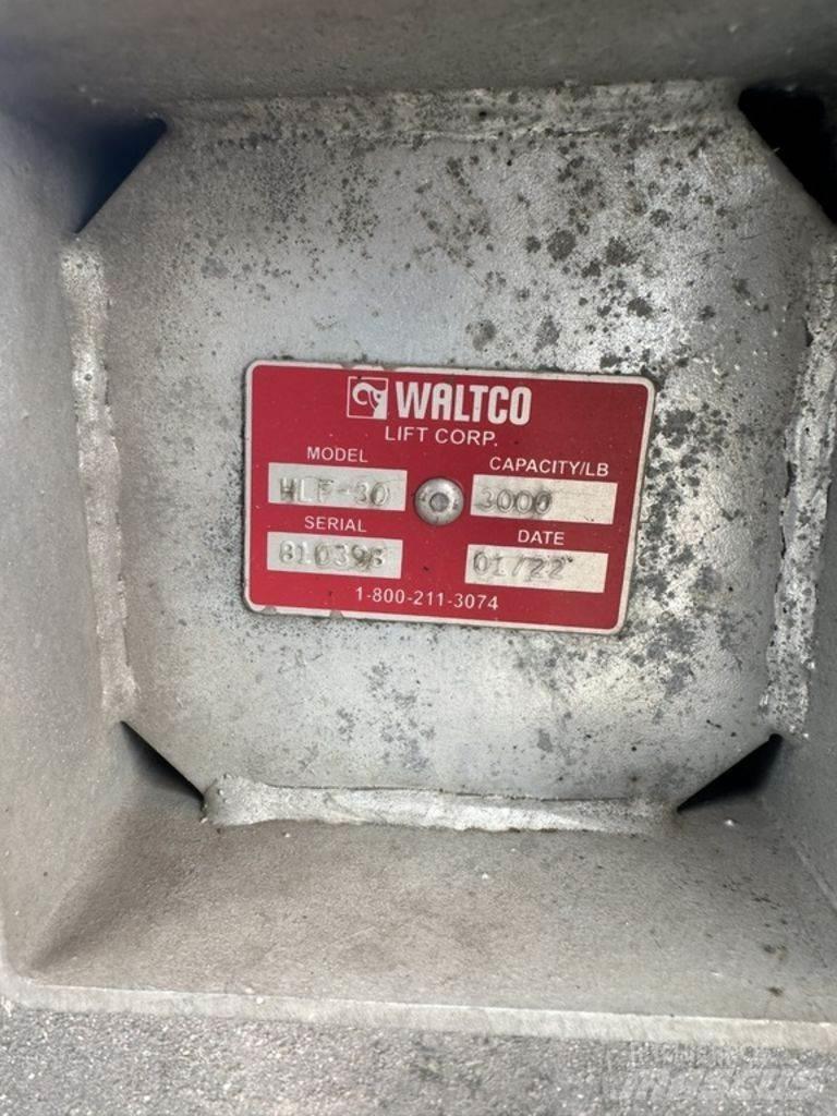  Waltco HLF-30 Goods and furniture lifts