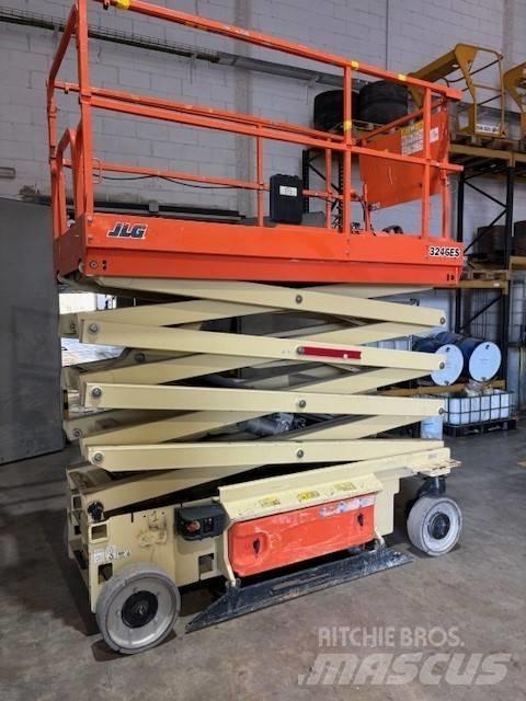 JLG ES3246 Scissor lifts