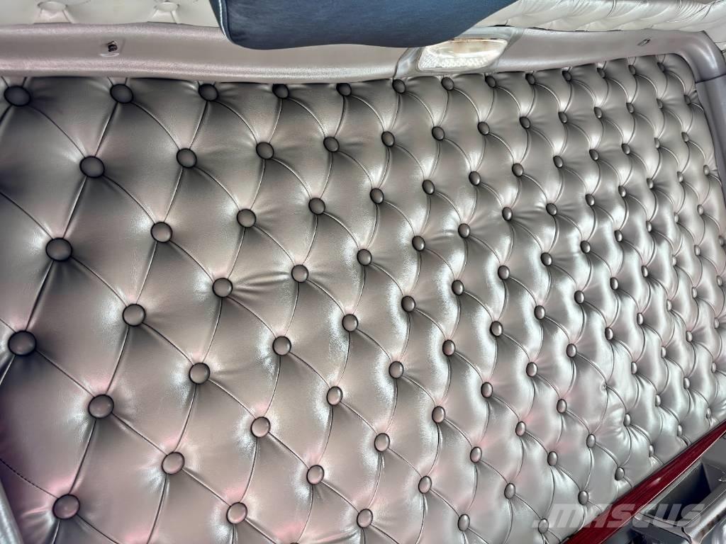 Kenworth W 900 Prime Movers