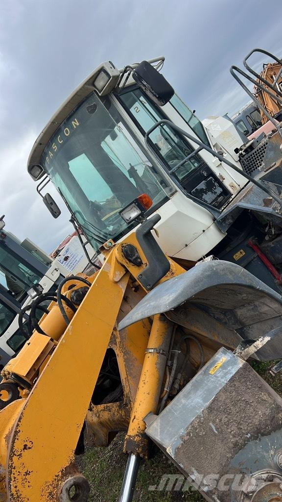 Liebherr L 514 Cabins and interior