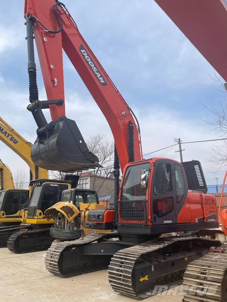 Doosan DX 225 Crawler excavators