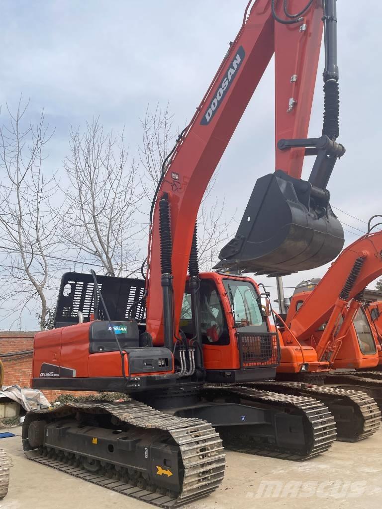 Doosan DX 225 Crawler excavators