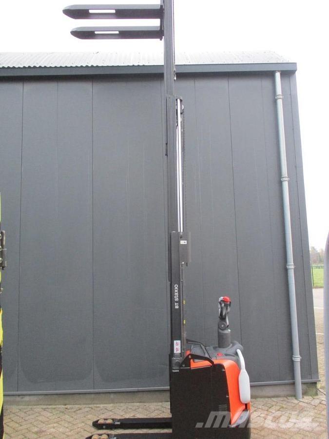 Toyota SPE120 Low lift with platform