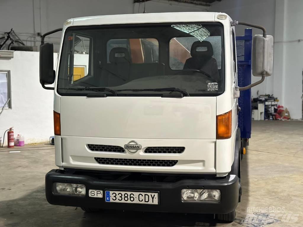 Nissan ATLEON 140 Flatbed / Dropside trucks