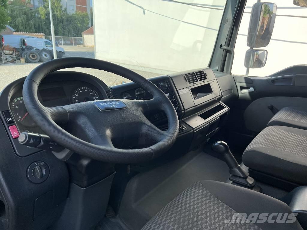 MAN TGL 8.180 Curtain sider trucks