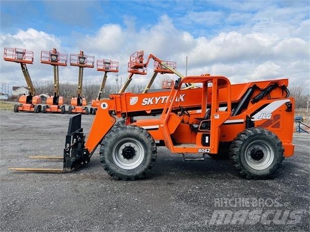 SkyTrak 8042 Telescopic handlers