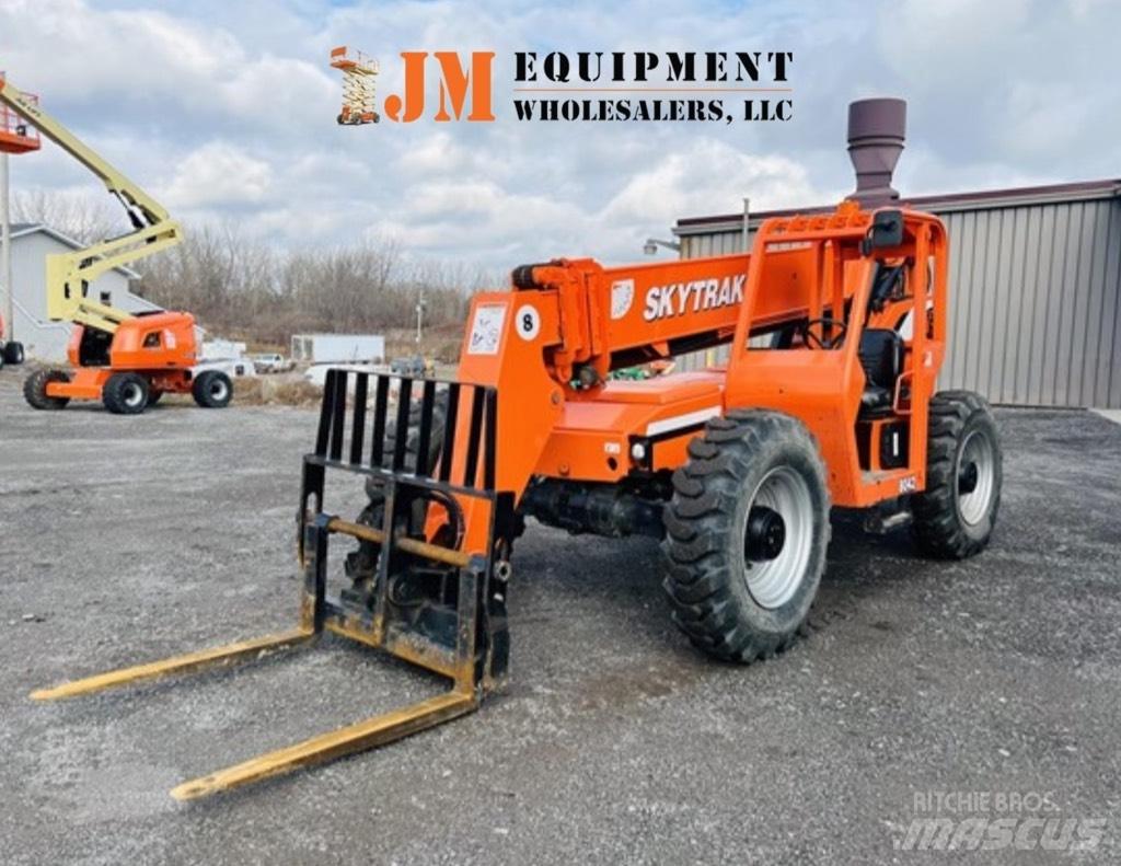 SkyTrak 8042 Telescopic handlers