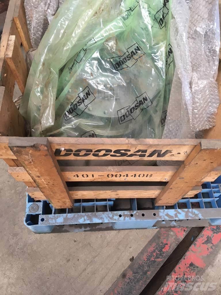 Doosan DX 300 Crawler excavators