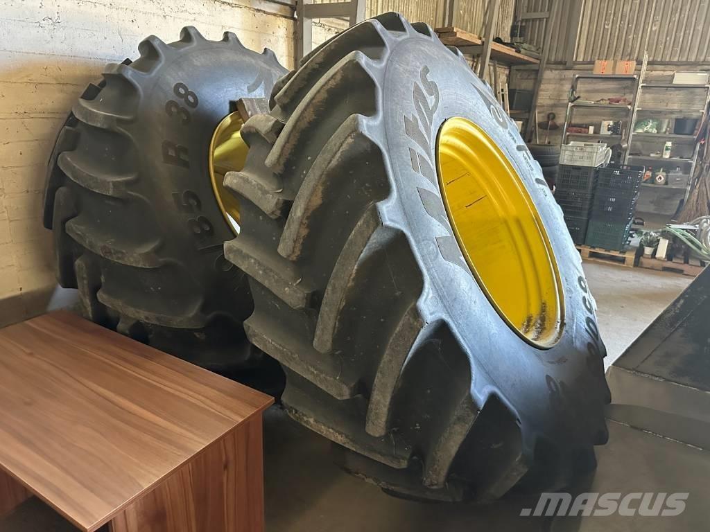 John Deere 8370 R Tractors