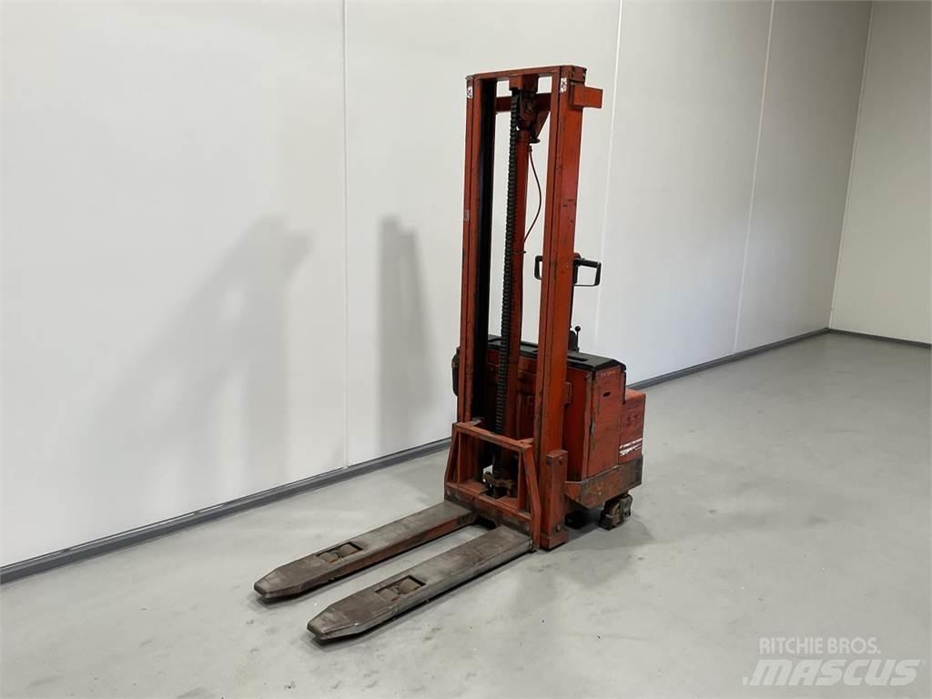 BT LSV 1250 E/10 Self propelled stackers