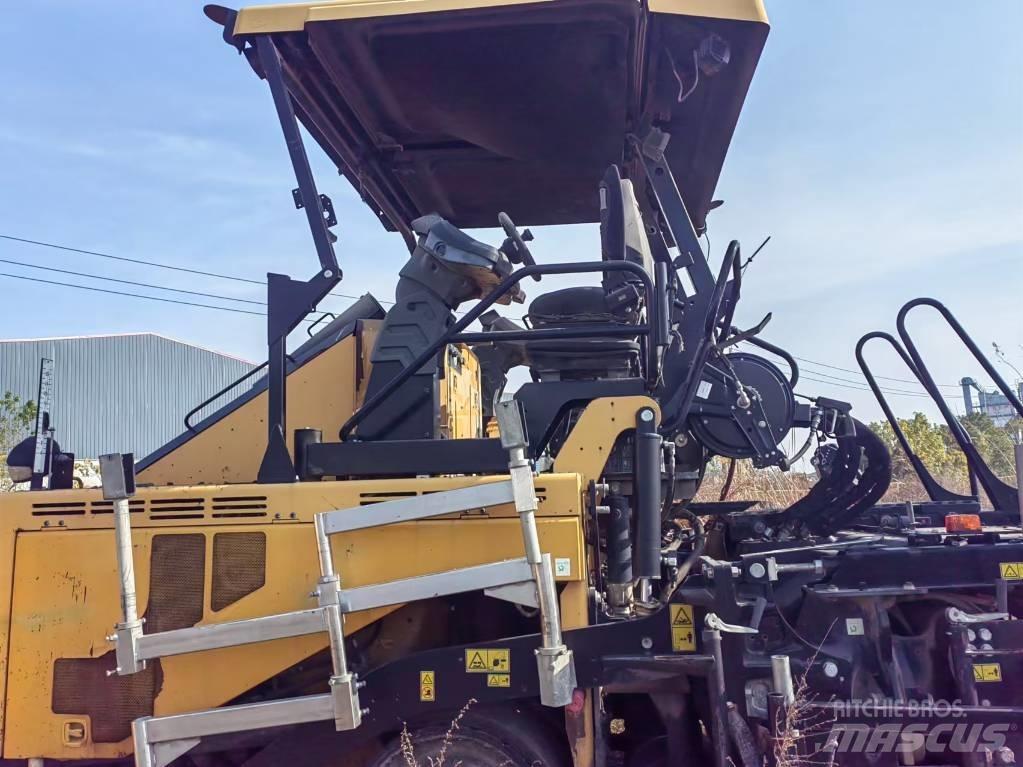 CAT AP655F Asphalt pavers