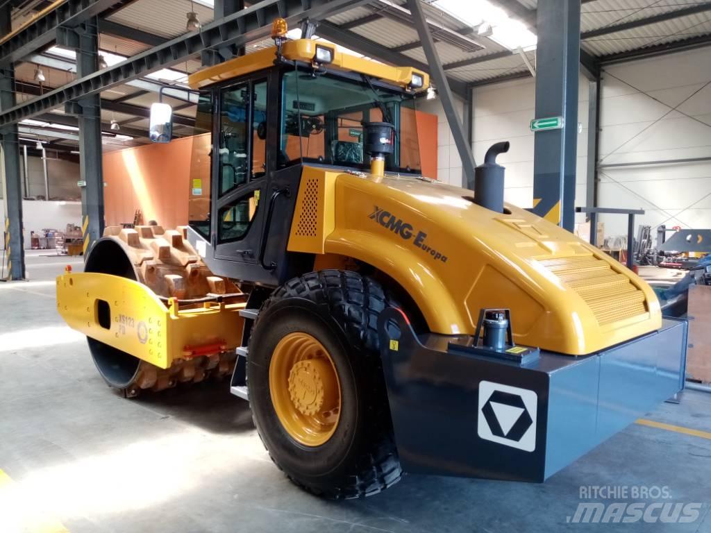 XCMG XS123PD Single drum rollers