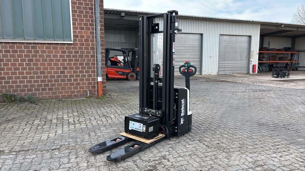 Doosan BSL16N Pedestrian stacker