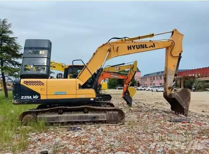 Hyundai 225LVS Crawler excavators