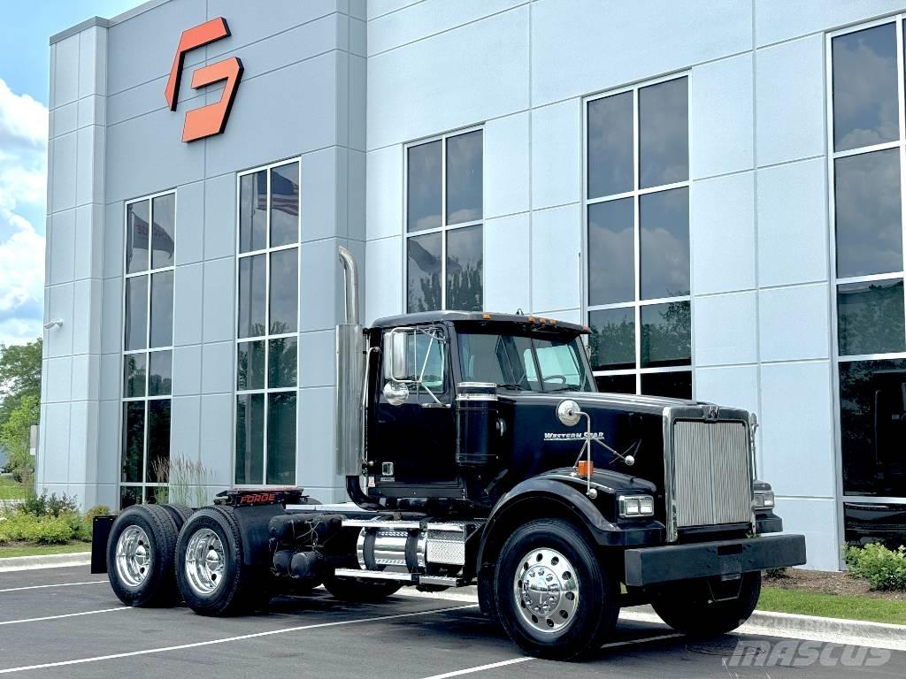 Western Star 4900 SF Prime Movers