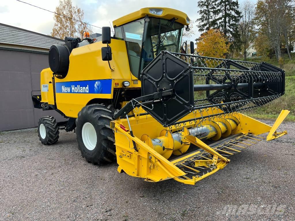 New Holland TC 5050 Combine harvesters