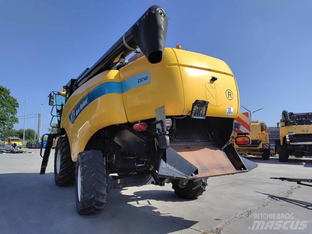 New Holland CX 760 Combine harvesters