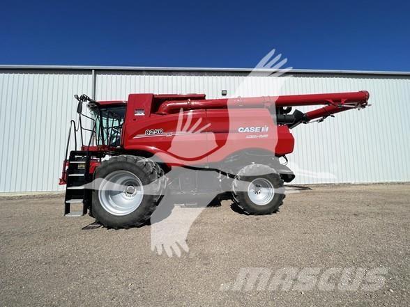 Case IH 8250 Combine harvesters