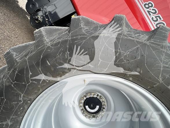 Case IH 8250 Combine harvesters