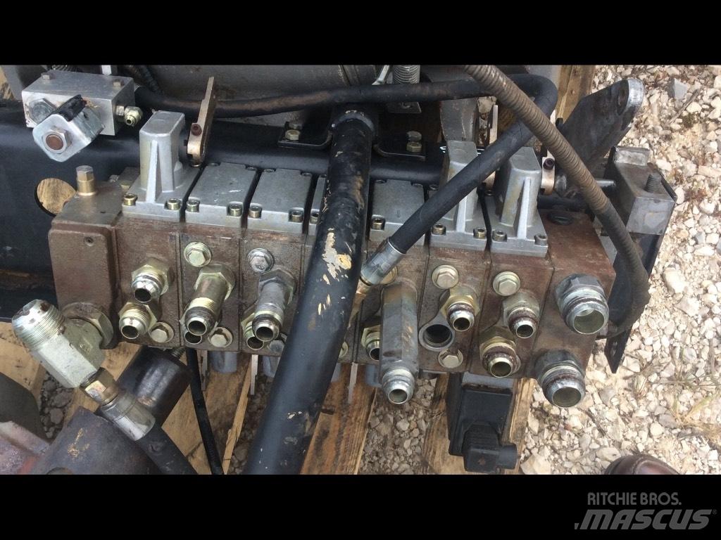 Fermec 860 Hydraulics