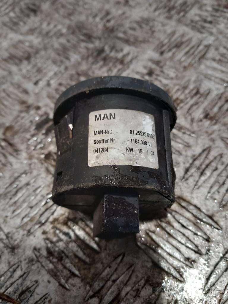 MAN TGA  81255250193 Cabins and interior