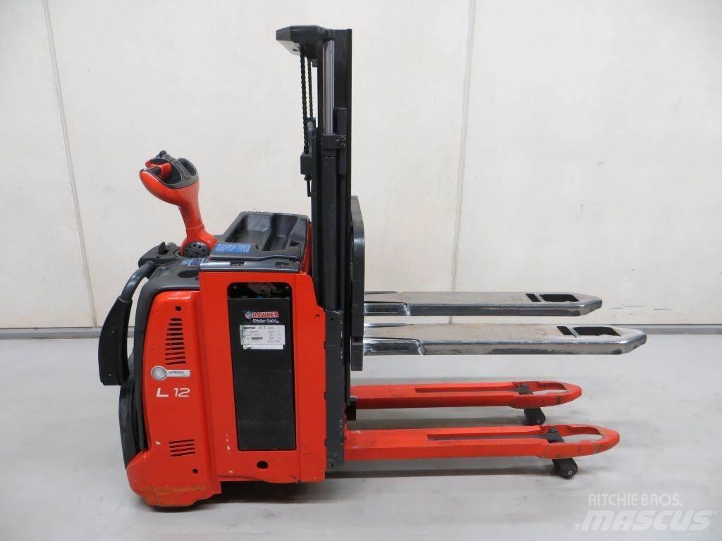 Linde L12L AP Self propelled stackers
