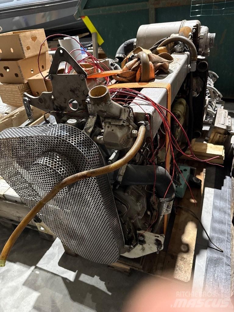 John Deere 165 Marine auxiliary engines