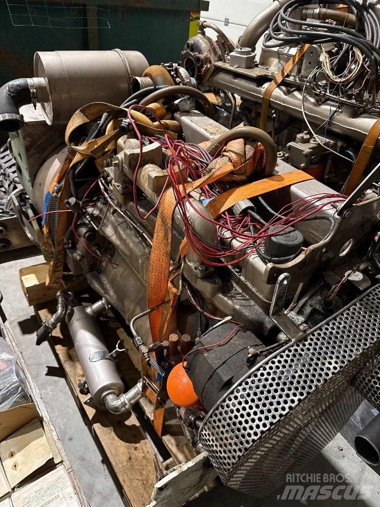 John Deere 165 Marine auxiliary engines