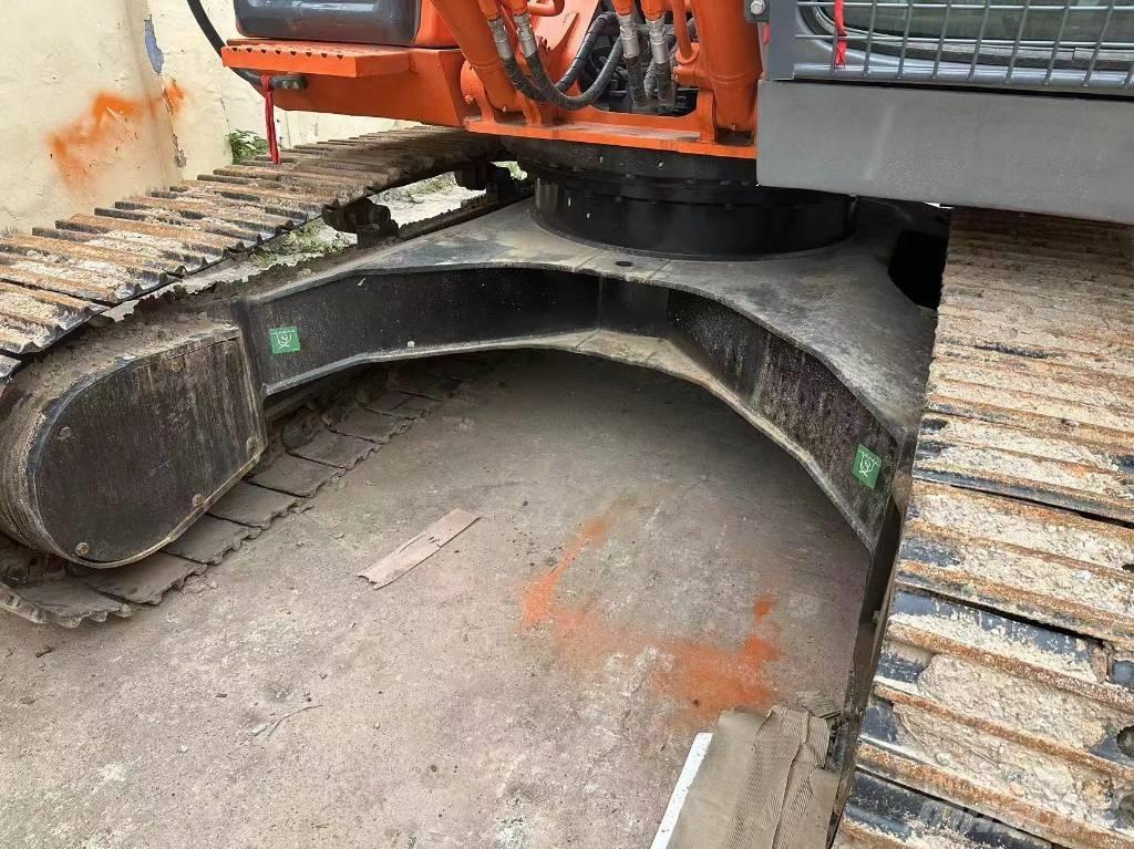 Hitachi ZX 210 Crawler excavators
