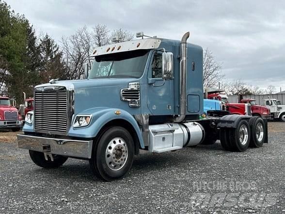 Freightliner 122SD Prime Movers