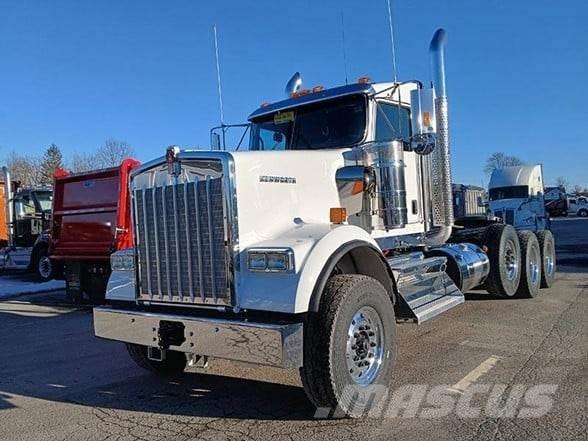 Kenworth W900B Prime Movers