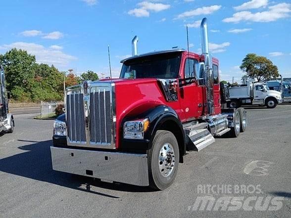 Kenworth W990 Prime Movers