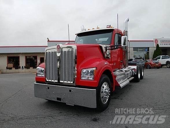 Kenworth W990 Prime Movers