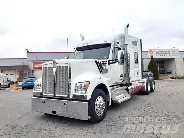 Kenworth W990 Prime Movers