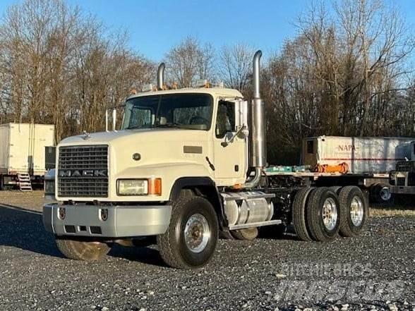 Mack CL733 Prime Movers
