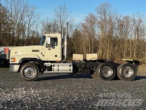 Mack CL733 Prime Movers