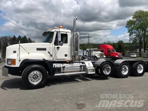 Mack CL733 Prime Movers