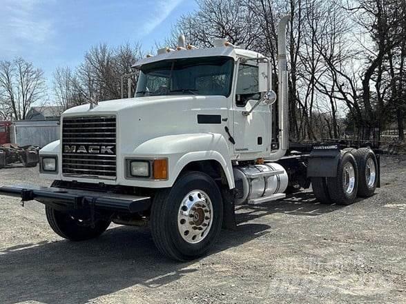 Mack PINNACLE CHU613 Prime Movers